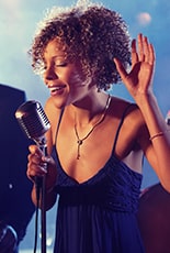 Cantante de orquesta en un hotel